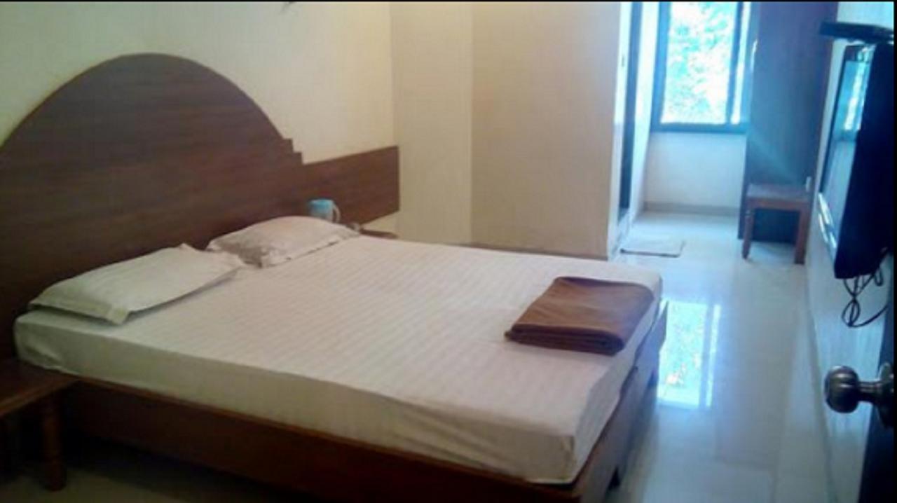 Hotel Rajdeep Púna Kültér fotó
