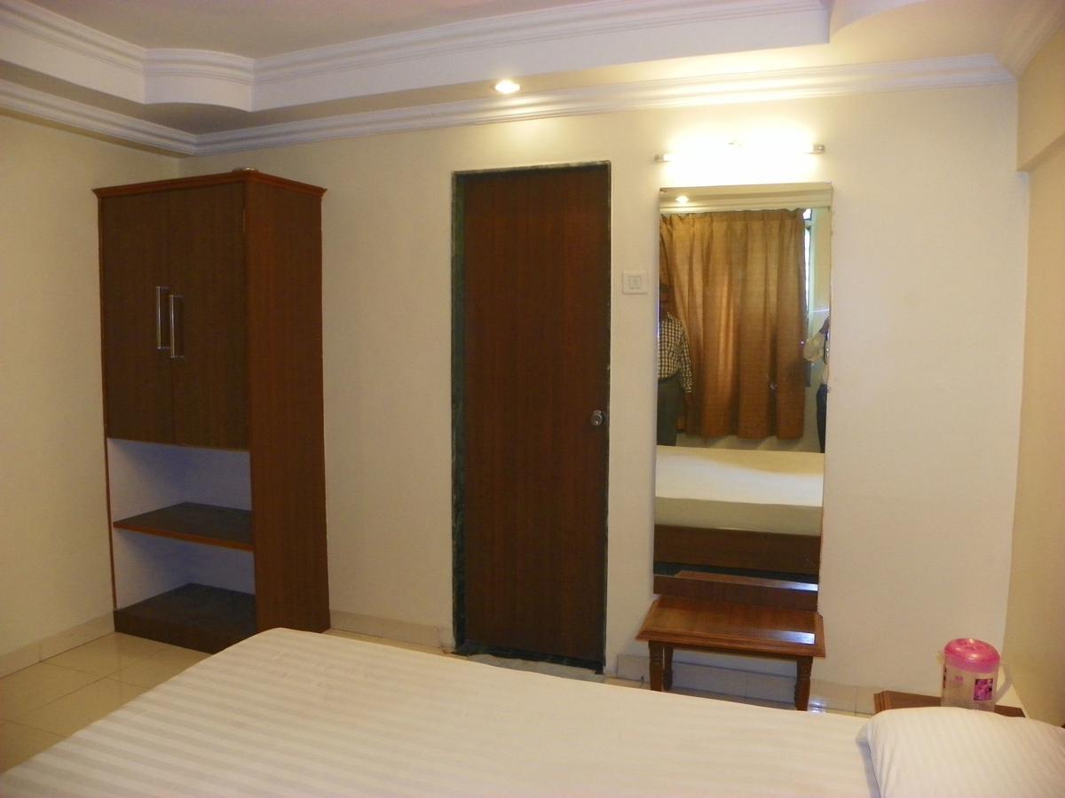 Hotel Rajdeep Púna Kültér fotó