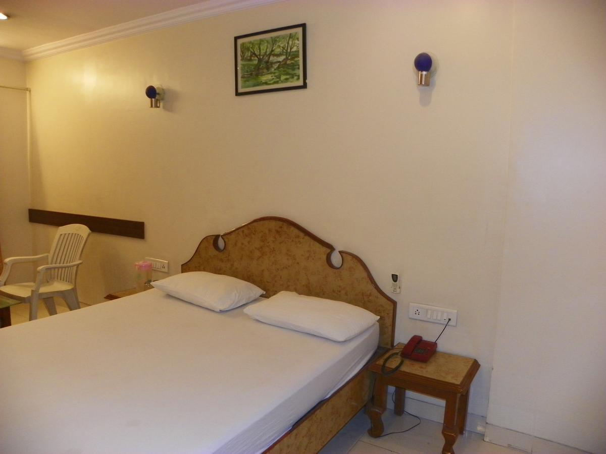 Hotel Rajdeep Púna Kültér fotó