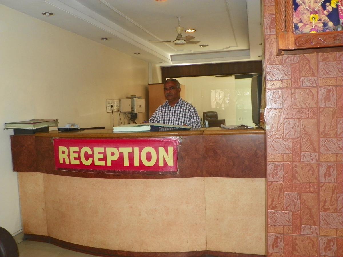 Hotel Rajdeep Púna Kültér fotó